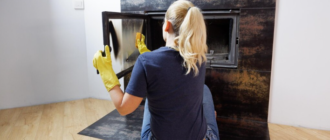 Ochistka stekla kamina